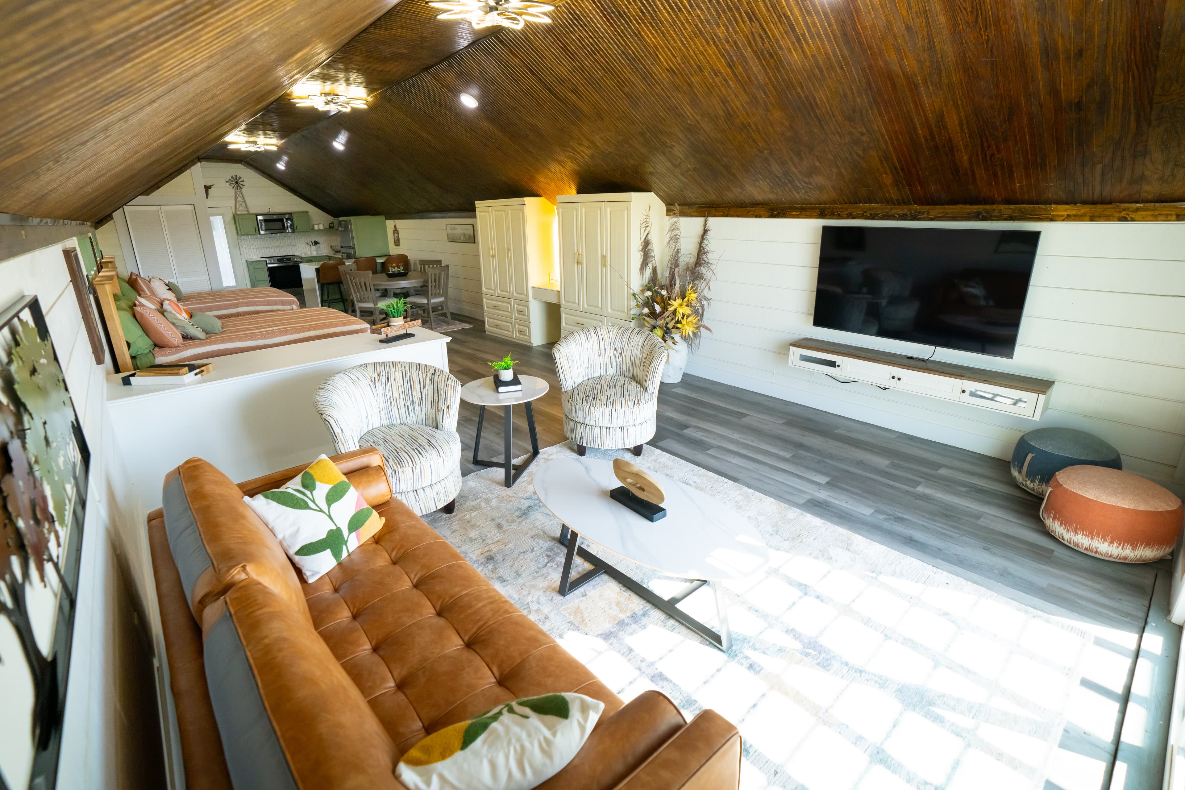 queen bedroom